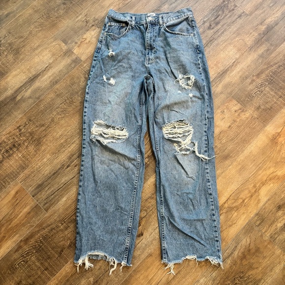 BDG Women’s Size 30 High Rise Baggy Distressed Jeans Light Blue Raw Hem Holes - Picture 1 of 11